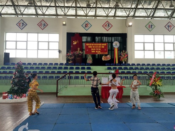 Hòa cùng điệu nhảy Dance Sport sôi động với Tiến Dũng, Phương Trang, Thùy Linh 7A2 và Hồng Anh 6A3